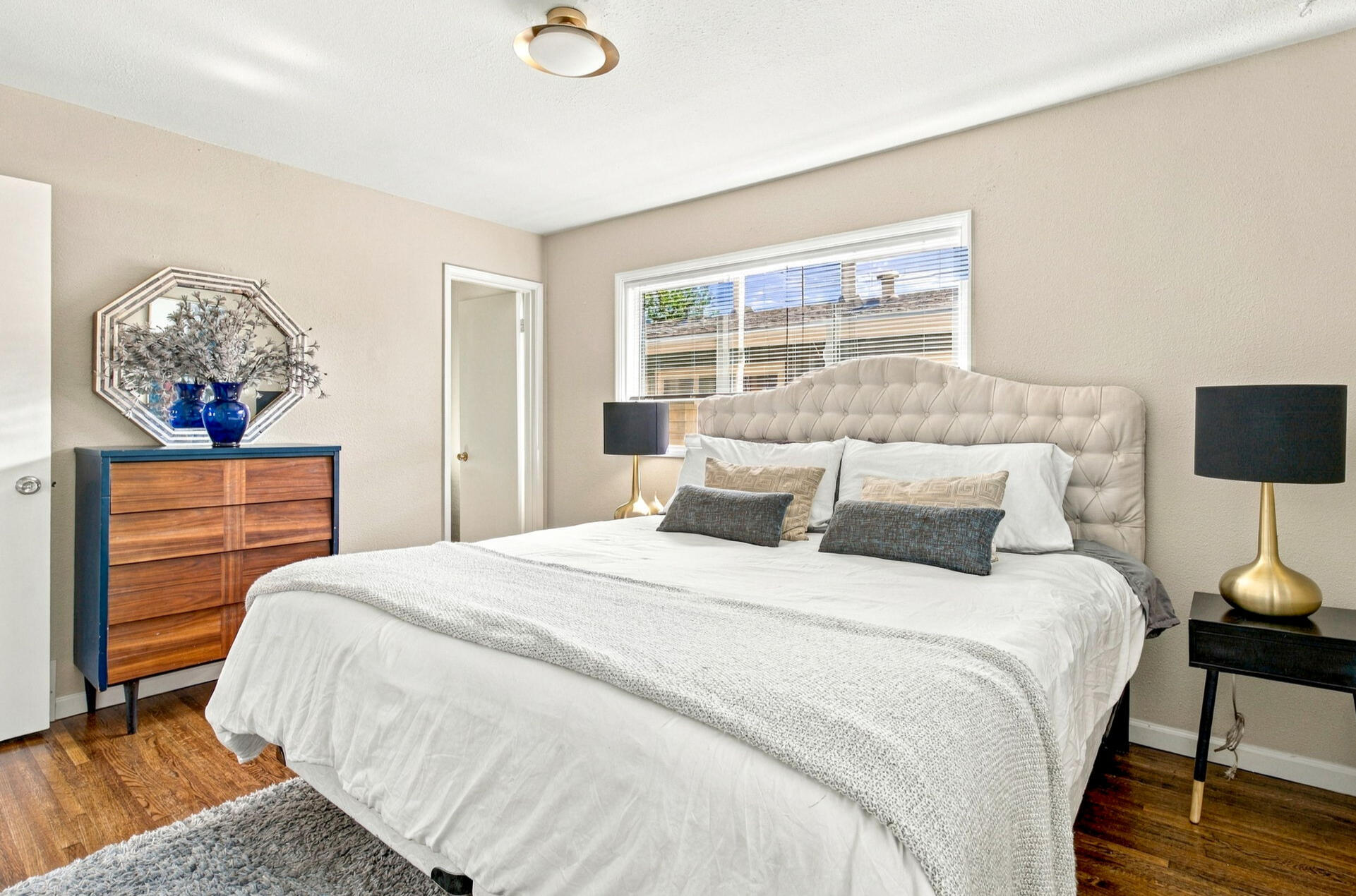 Comfortable Main-Floor Bedroom Bright furnished main-floor bedroom in Denver extended-stay home